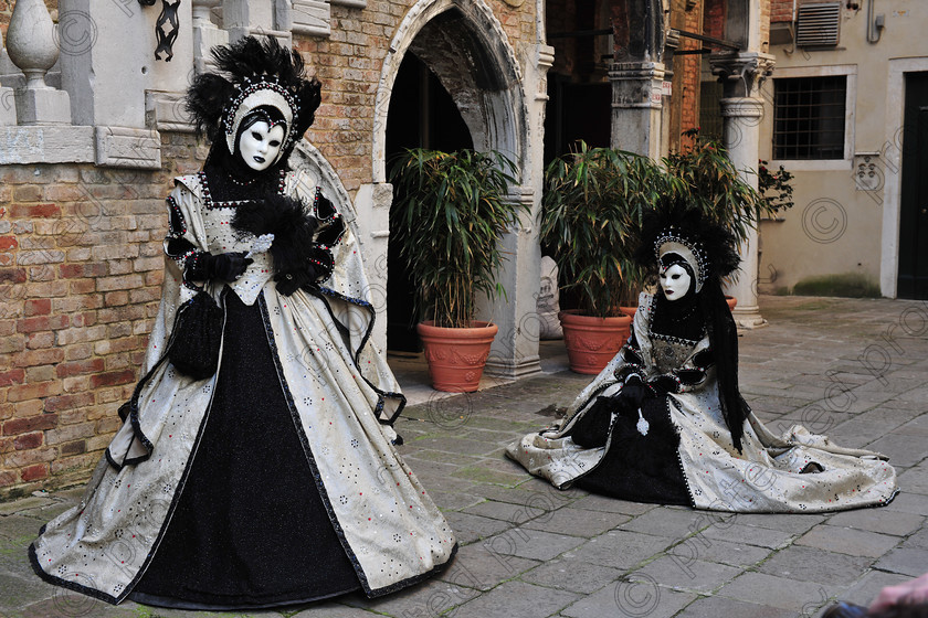 D3X 0963 
 Carnival Manequins 
 Keywords: Venice,carnival,manequins,masks,