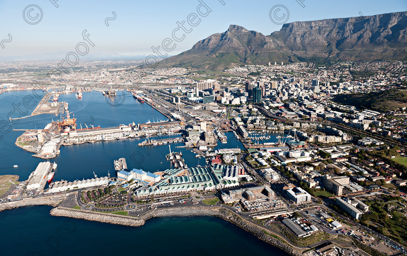 D3X0385 
 Cape Town Waterfront 
 Keywords: Cape Town, South Africa, Western Cape, Waterfront, V&A, Victoria & Alfred, Victoria and Alfred, Port, Harbour, Docks, Duncan Dock, Table Mountain, Devils Peak, Table Bay Hotel;