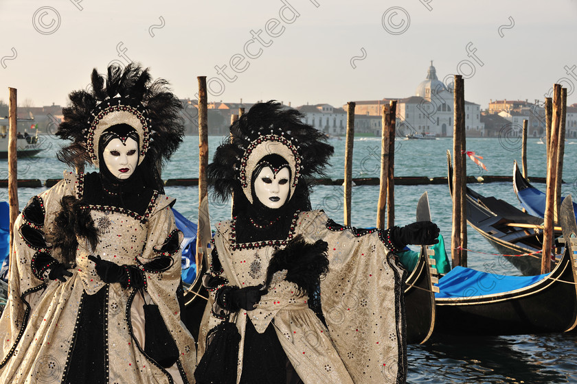 D3X 0743 
 Venice Carnival 
 Keywords: mask,couple,venice,carnival,carnivale,fiesta,festival,gondala,grand canal,