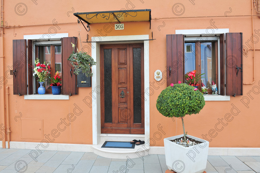 D3X 0491 
 Burano 
 Keywords: burano,venice,doorway,shutters,facade,