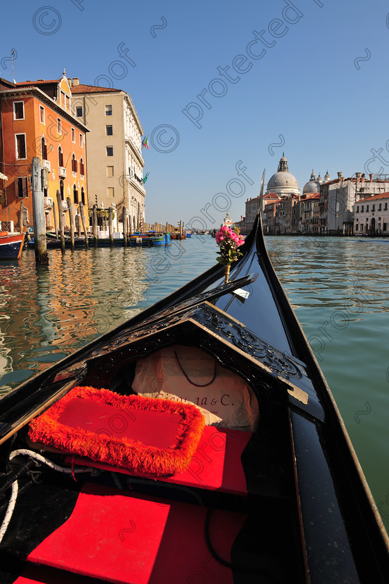 D3X 9596 
 View down the Grand Canal - Venice 
 Keywords: Gondola, GRAND CANAL,VENICE,ITALY