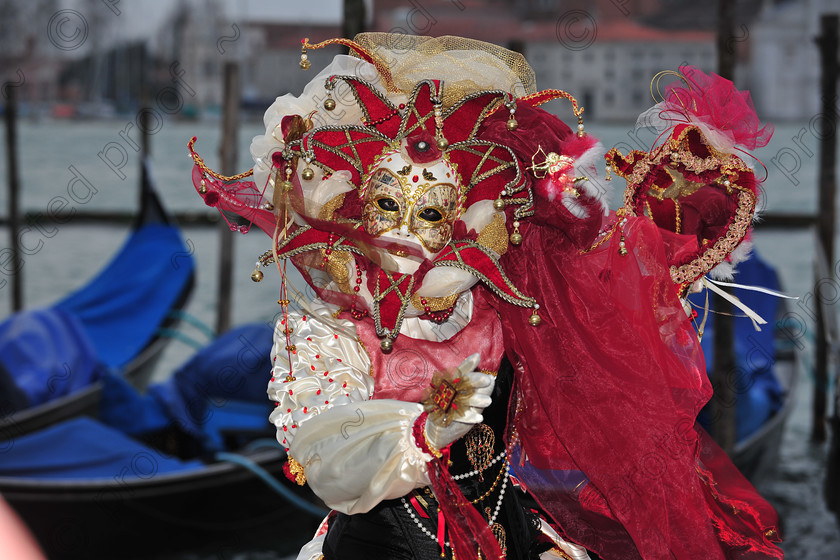 D3X 1331 
 carnival mask 
 Keywords: mask,carnival,venice,carnivale,fiesta,mardi gras,red,gondolas,italy