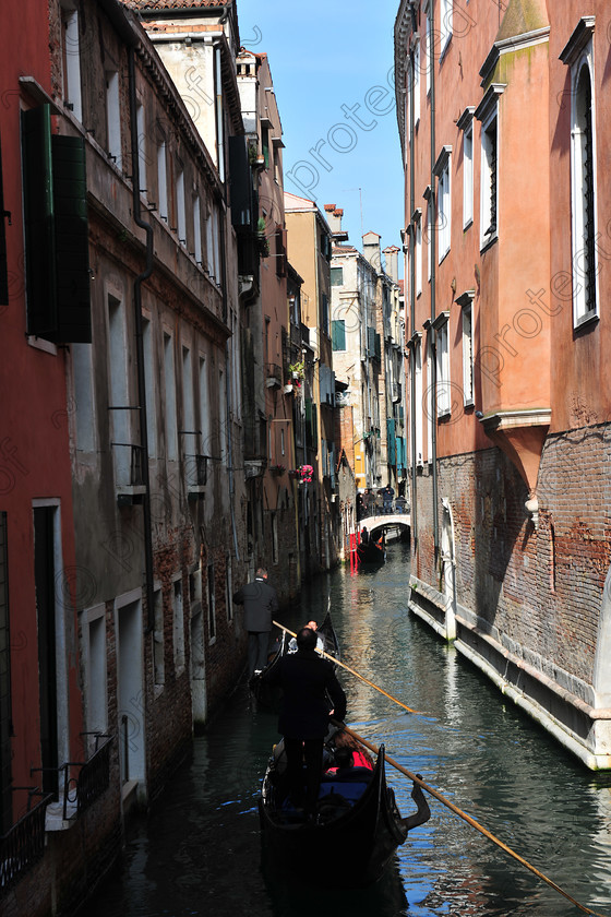 D3X 0863 
 Gondola Canal 
 Keywords: Venice,Canal,Gondola,