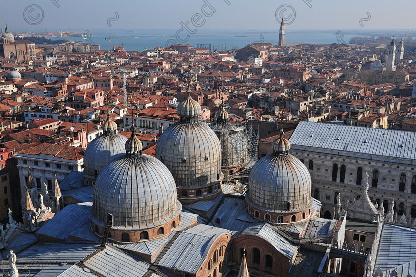 D3X 9478 
 Rooftops of Venice 
 Keywords: Rooftop, Roof,Venice,Italy