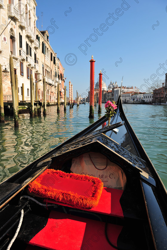 D3X 9581 
 GONDOLA - VENICE 
 Keywords: Gondola,Grand Canal,Venice,Italy